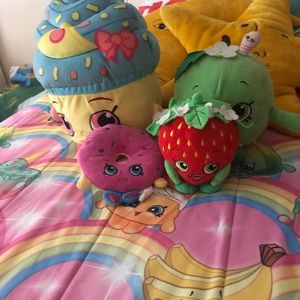 Bundle of Shopkins plush toys